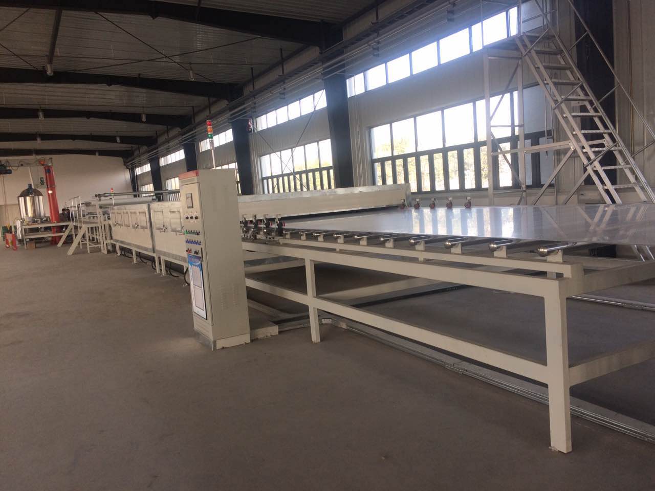 冷藏車廂板熱壓機